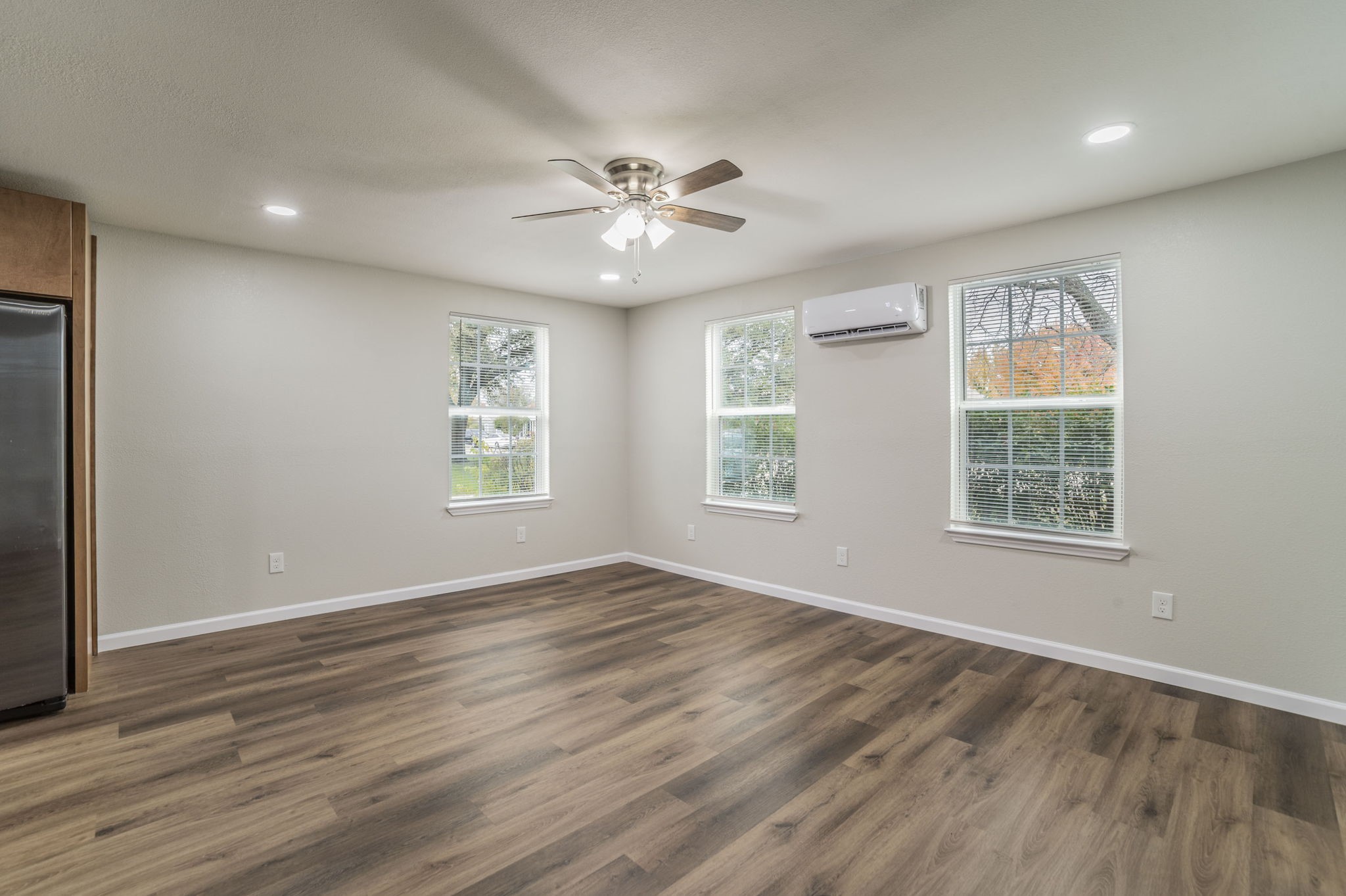 4901 Curzon Avenue 105