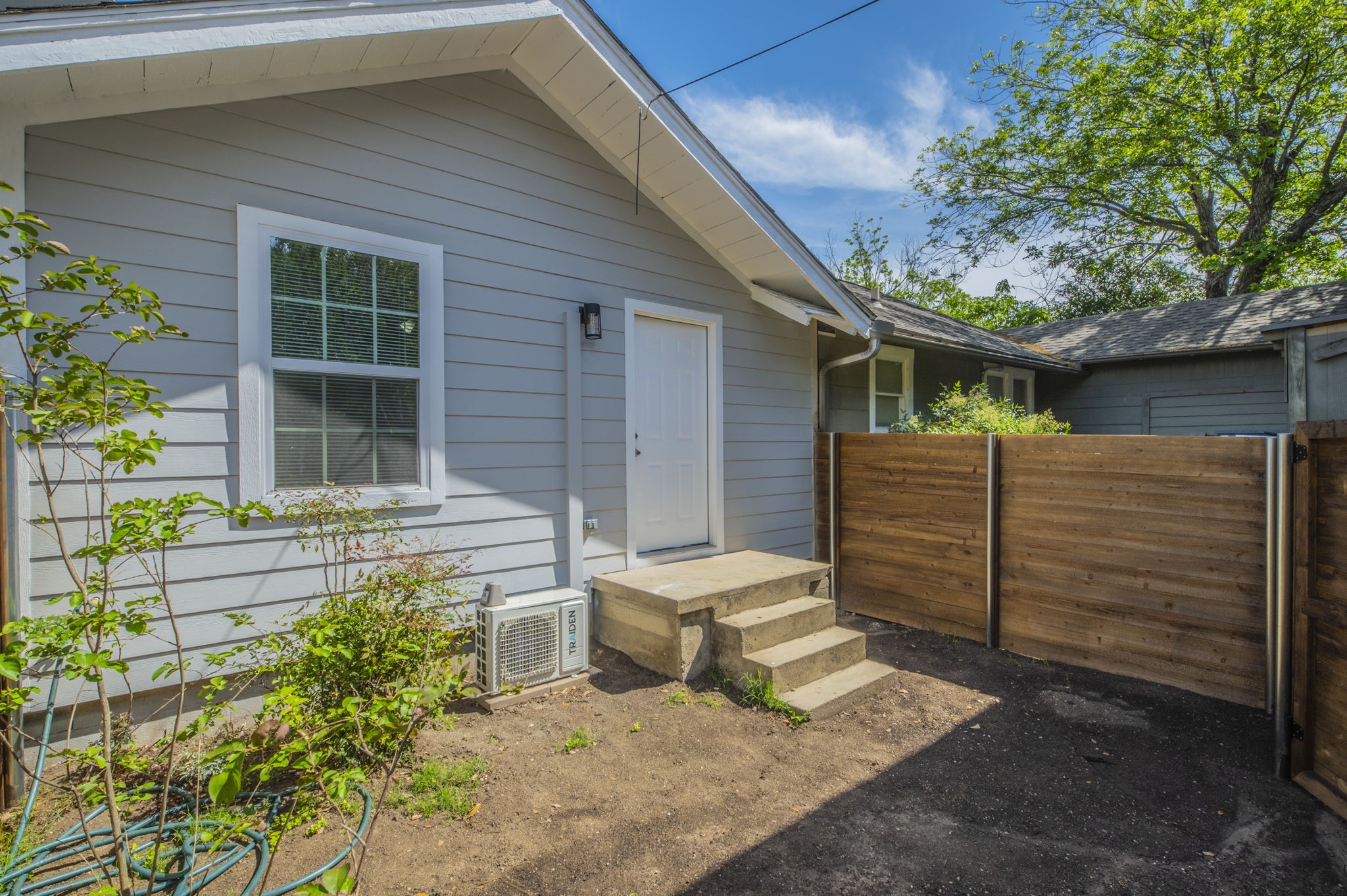 4901 Curzon Avenue 105
