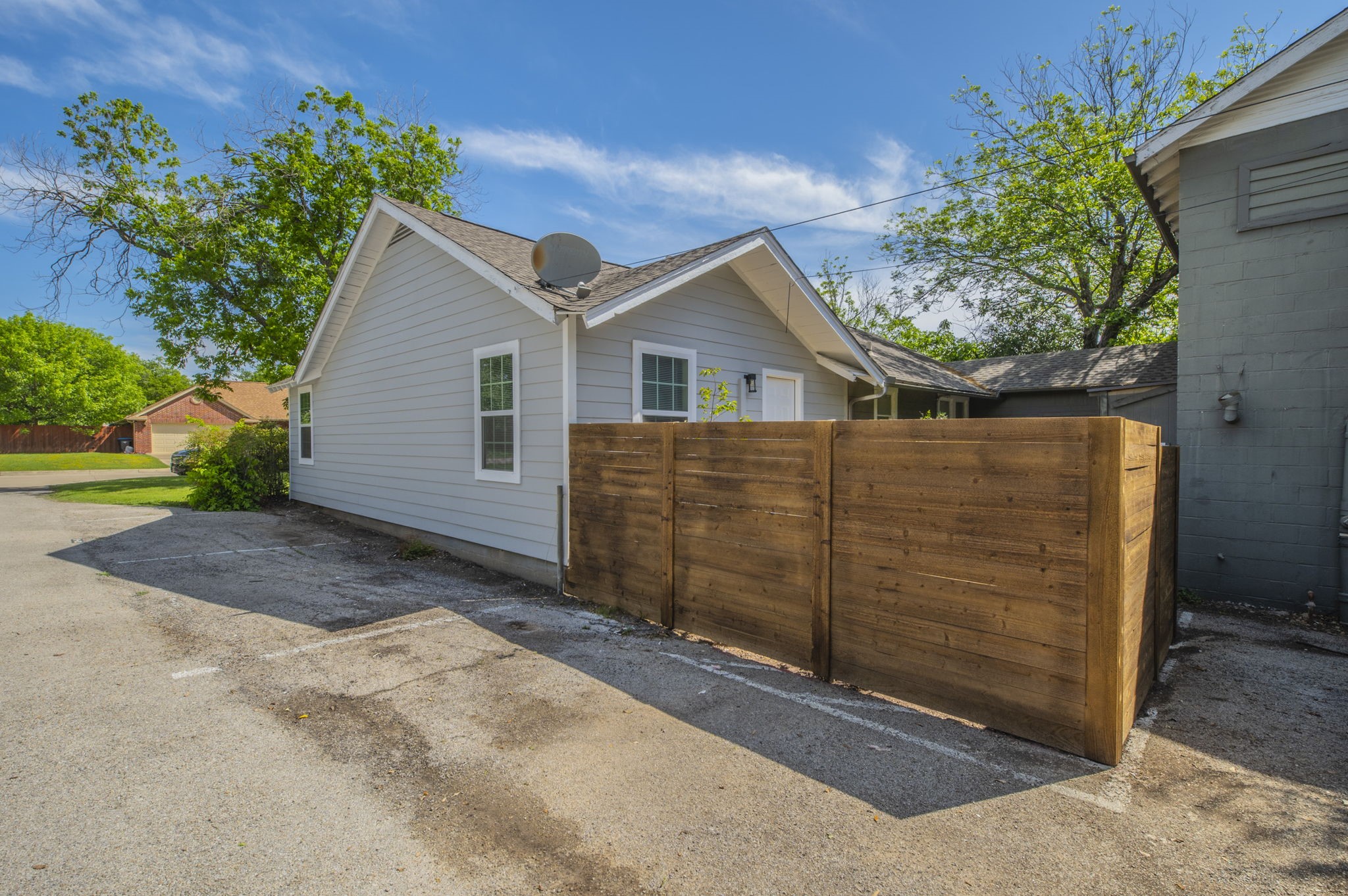 4901 Curzon Avenue 105