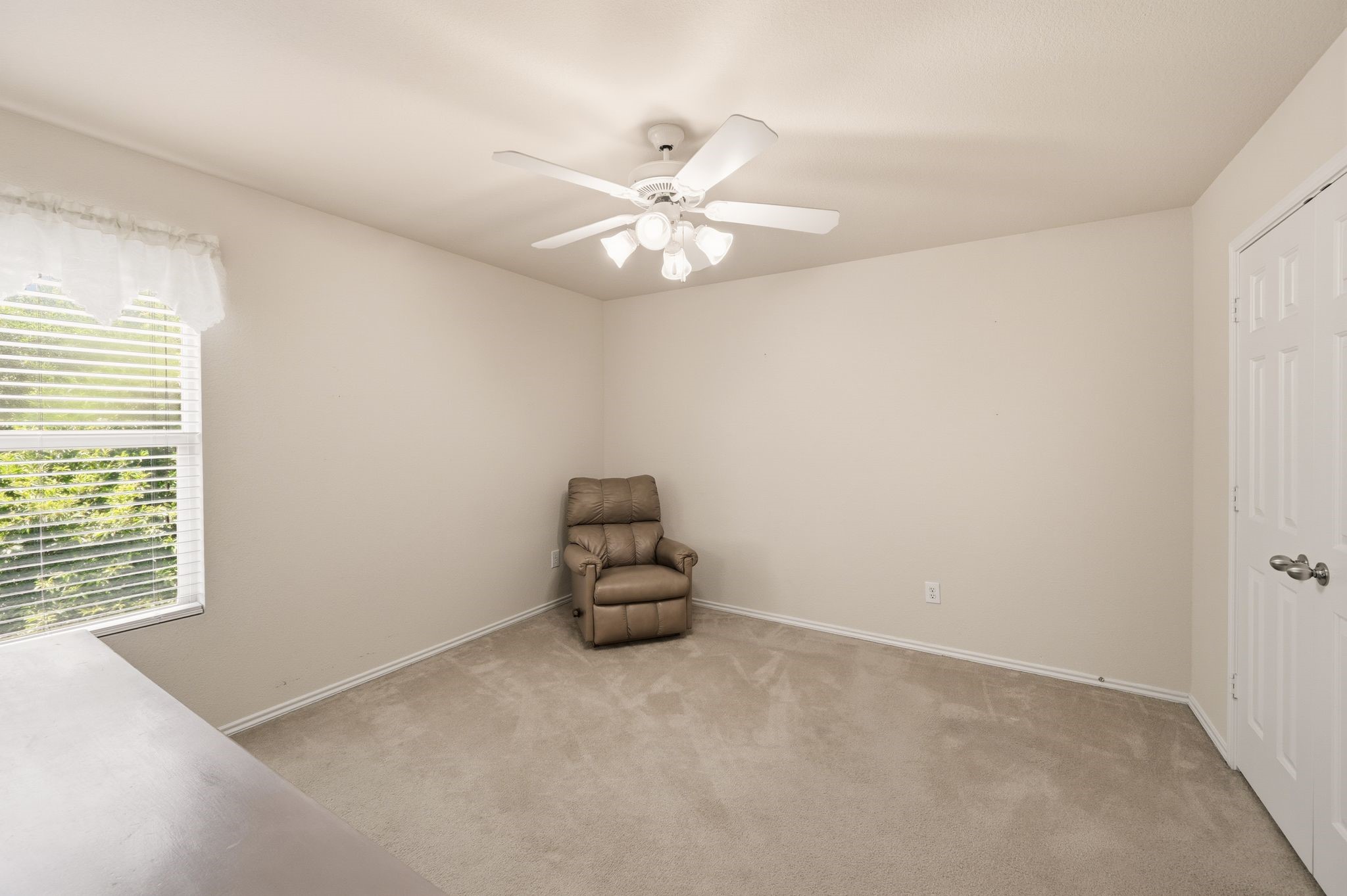 1828 Kittredge Way