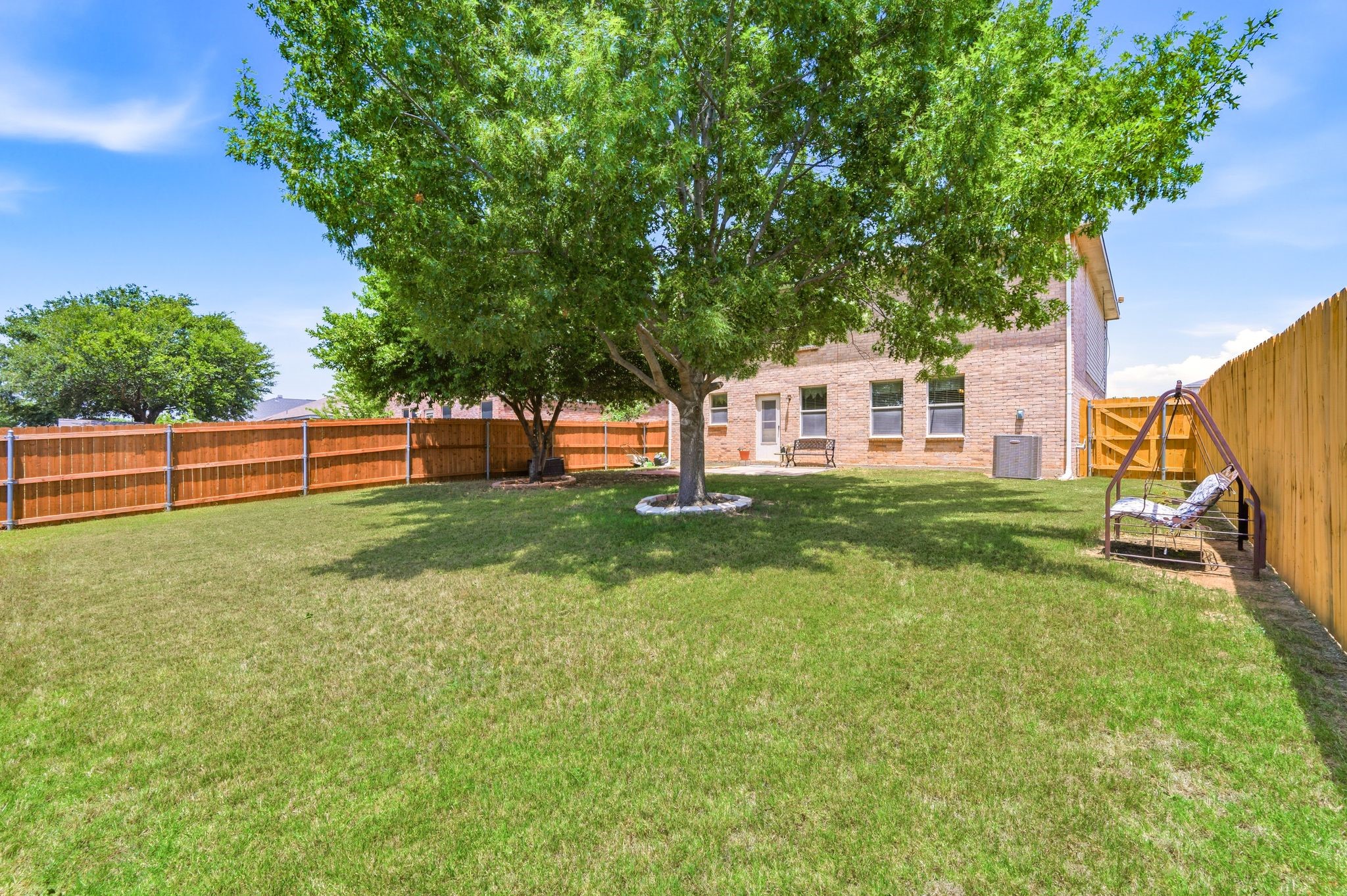 1828 Kittredge Way