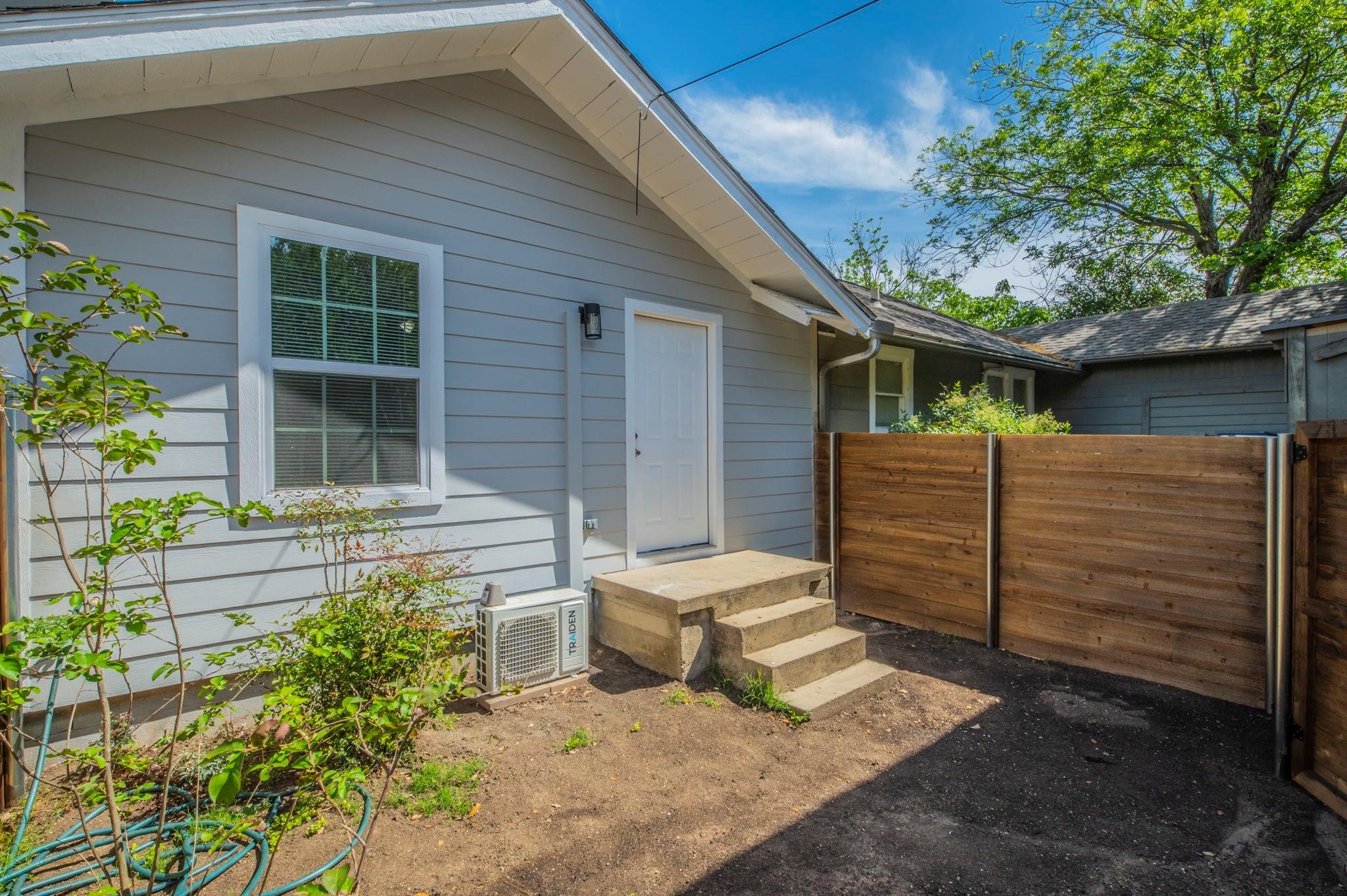 4901 Curzon Avenue 105