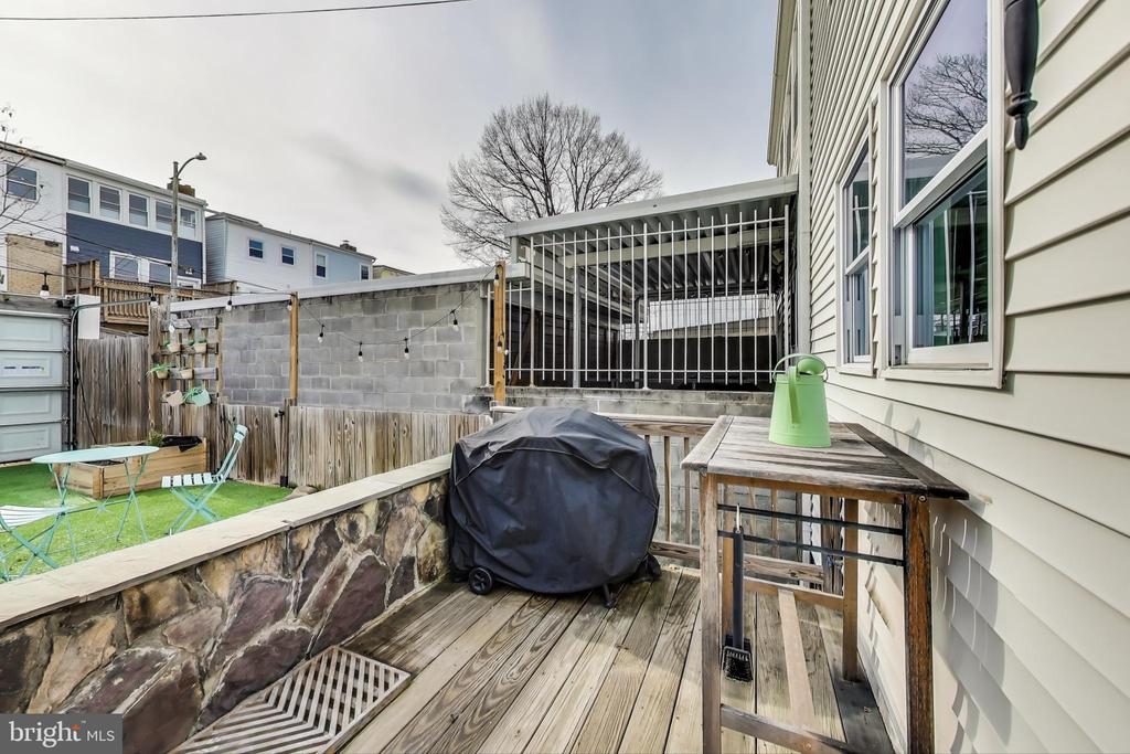 402 EMERSON STREET NW