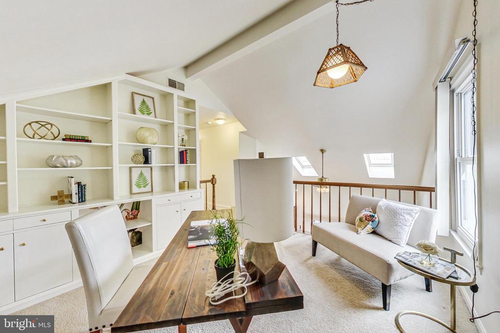 211 E DEER PARK DRIVE