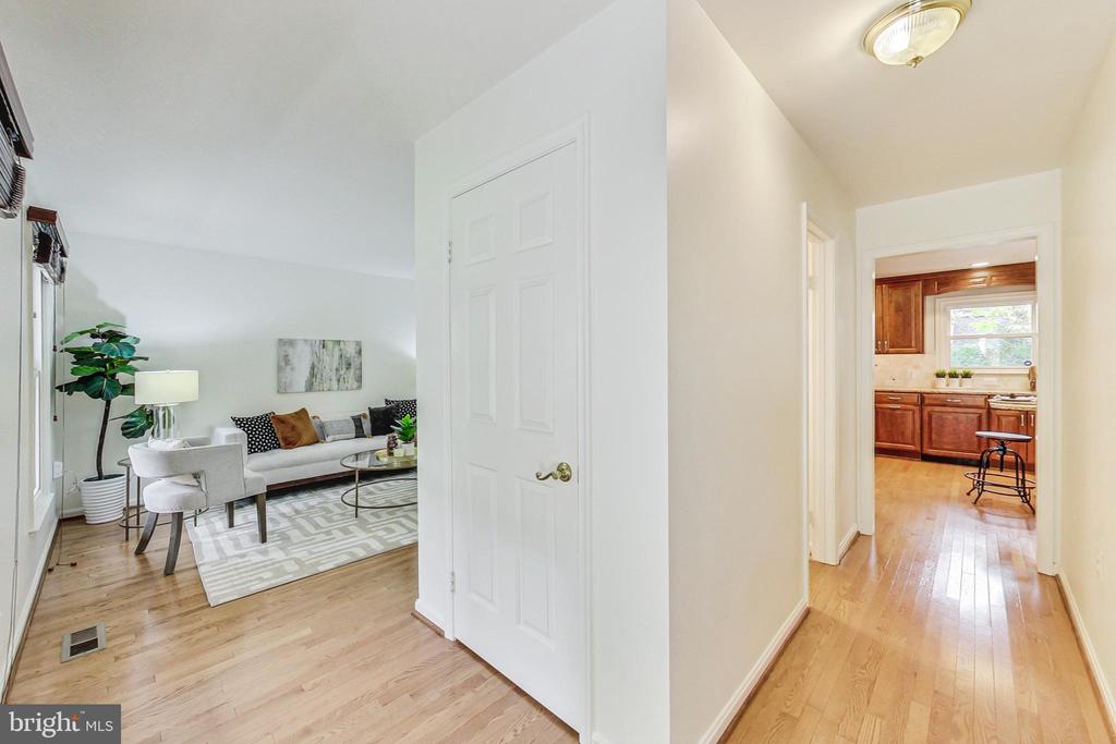 211 E DEER PARK DRIVE