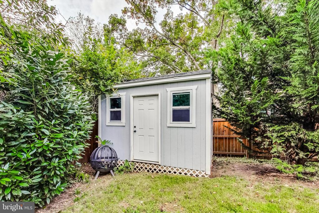 211 E DEER PARK DRIVE