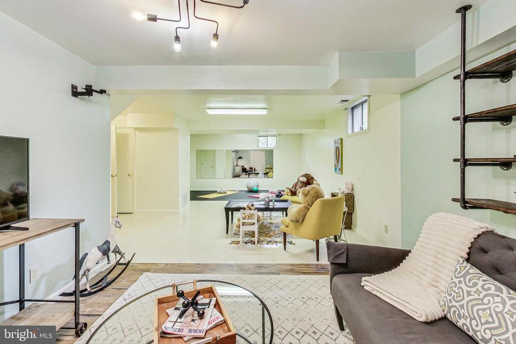 211 E DEER PARK DRIVE