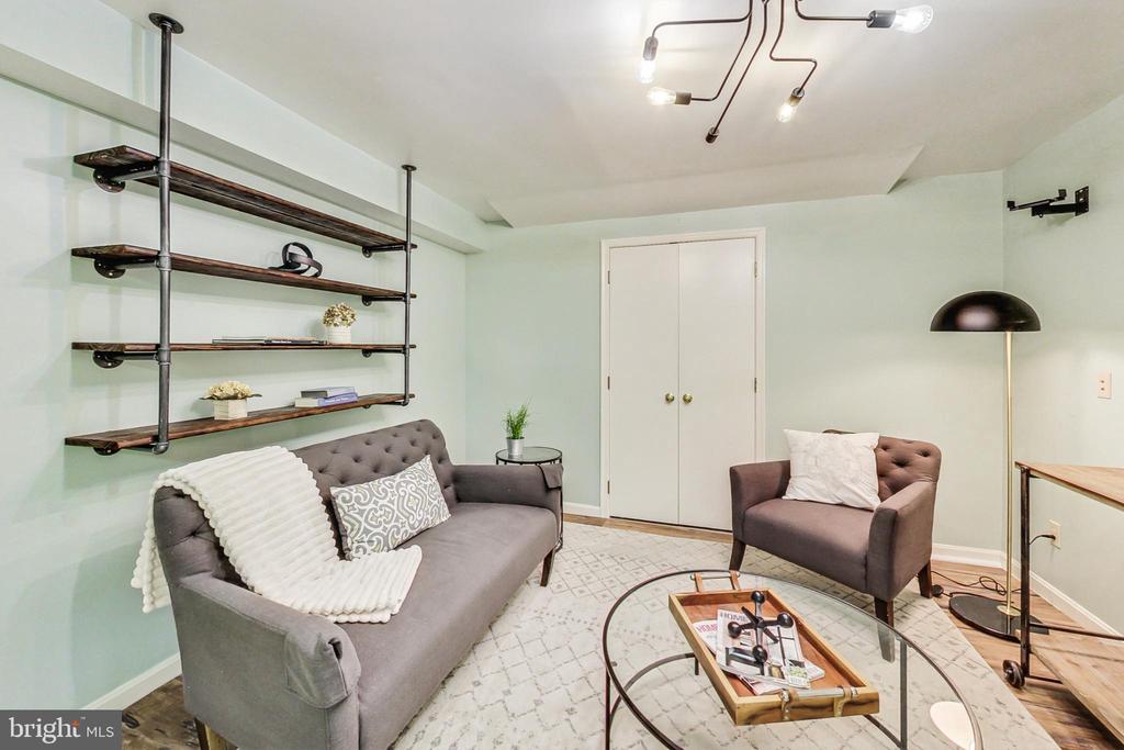 211 E DEER PARK DRIVE
