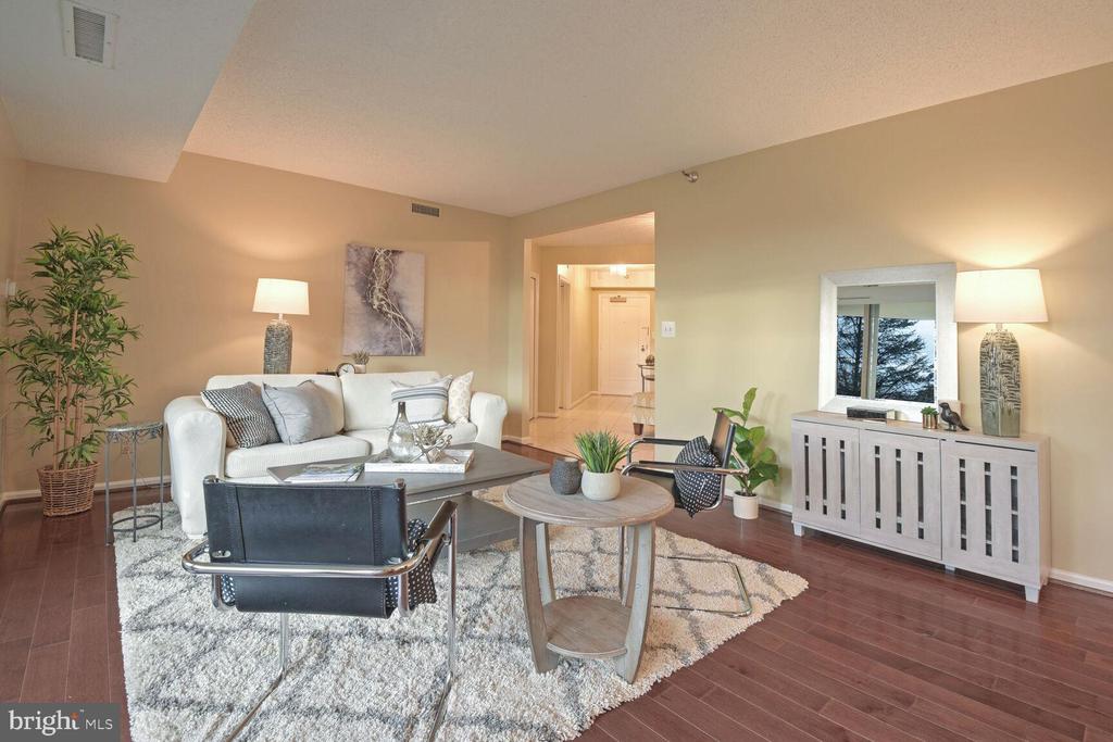 5802 NICHOLSON LANE 2-206
