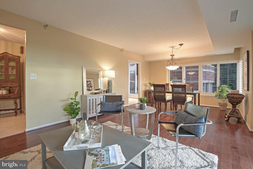 5802 NICHOLSON LANE 2-206