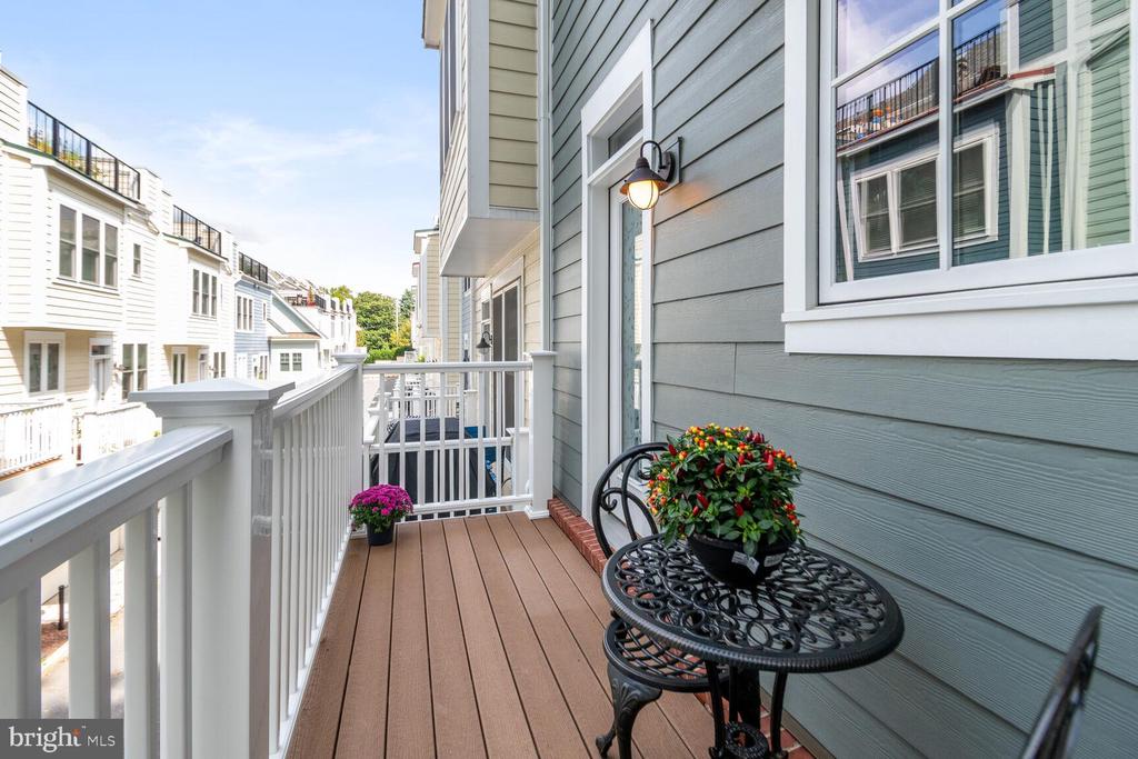 32 ELLSWORTH HEIGHTS STREET
