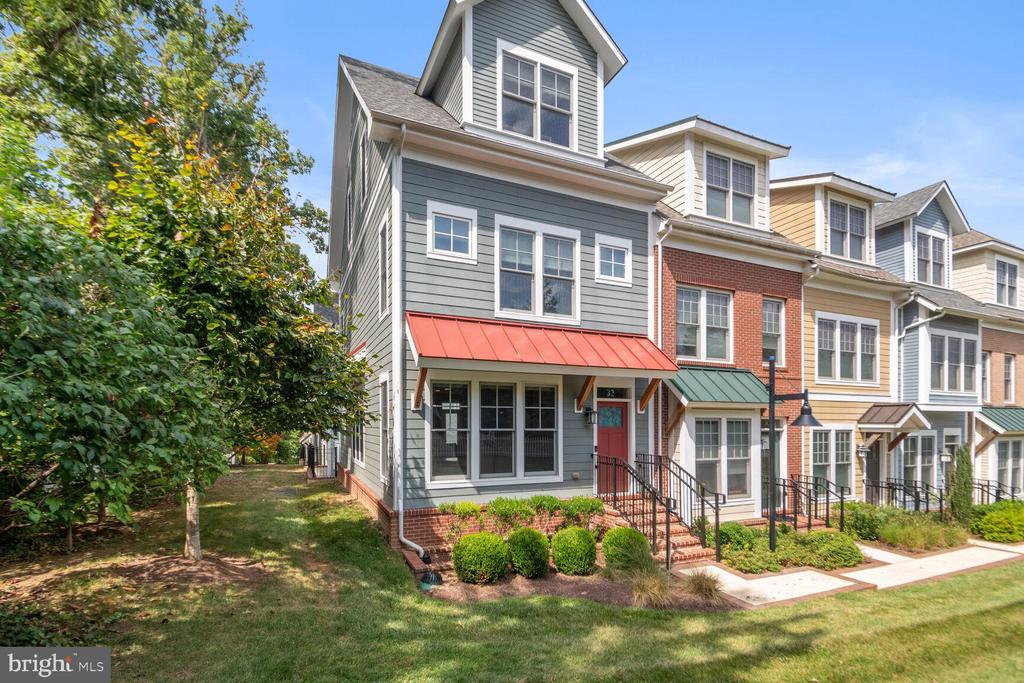 32 ELLSWORTH HEIGHTS STREET