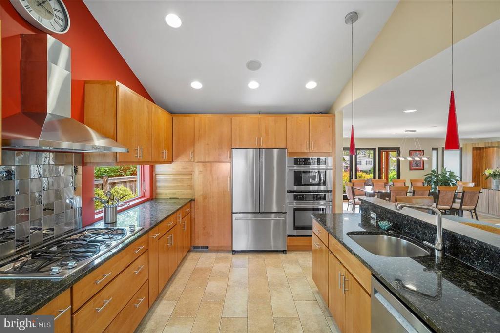 4 TIFTON COURT