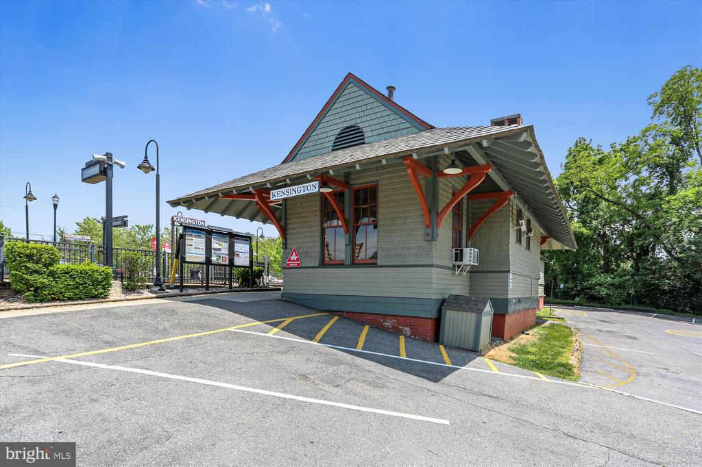 10105 MEREDITH AVENUE