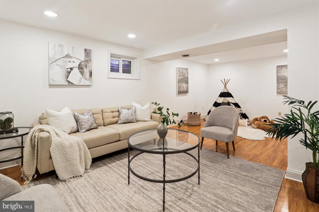 10105 MEREDITH AVENUE