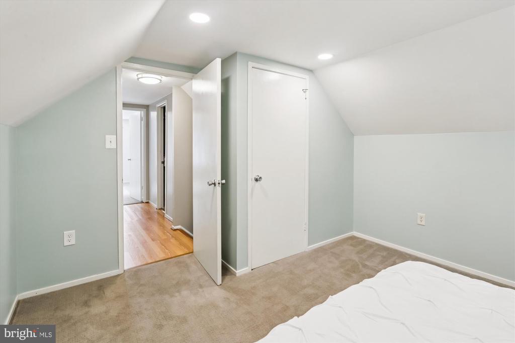 10105 MEREDITH AVENUE