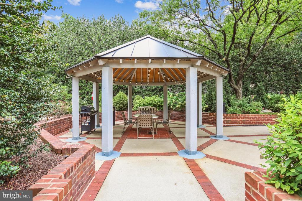 7500 WOODMONT AVENUE S706
