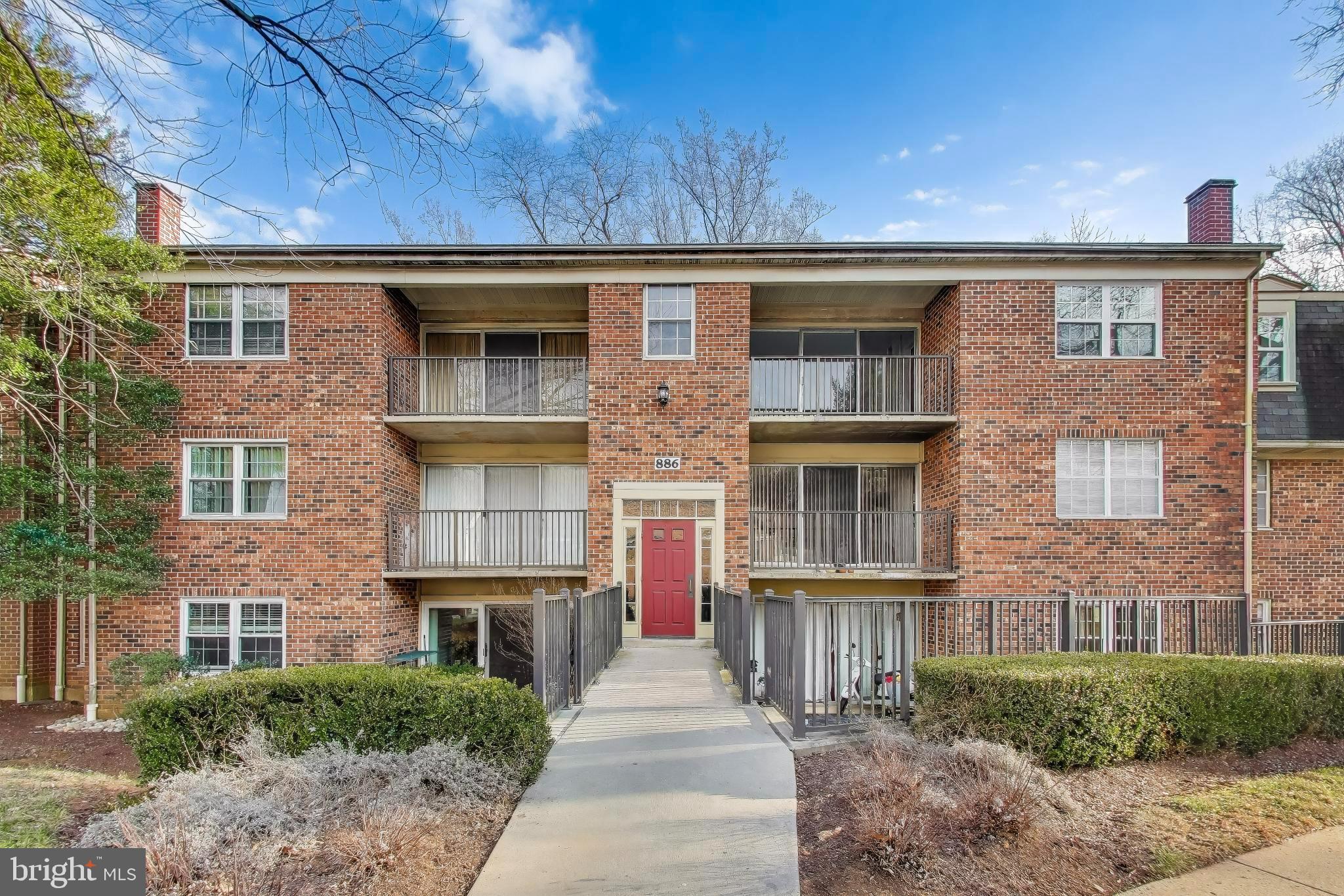 886 COLLEGE PARKWAY 304