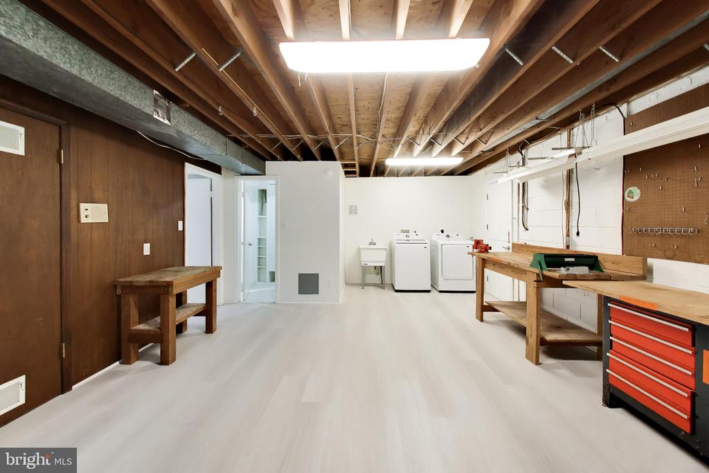 4 ORCHARD WAY N