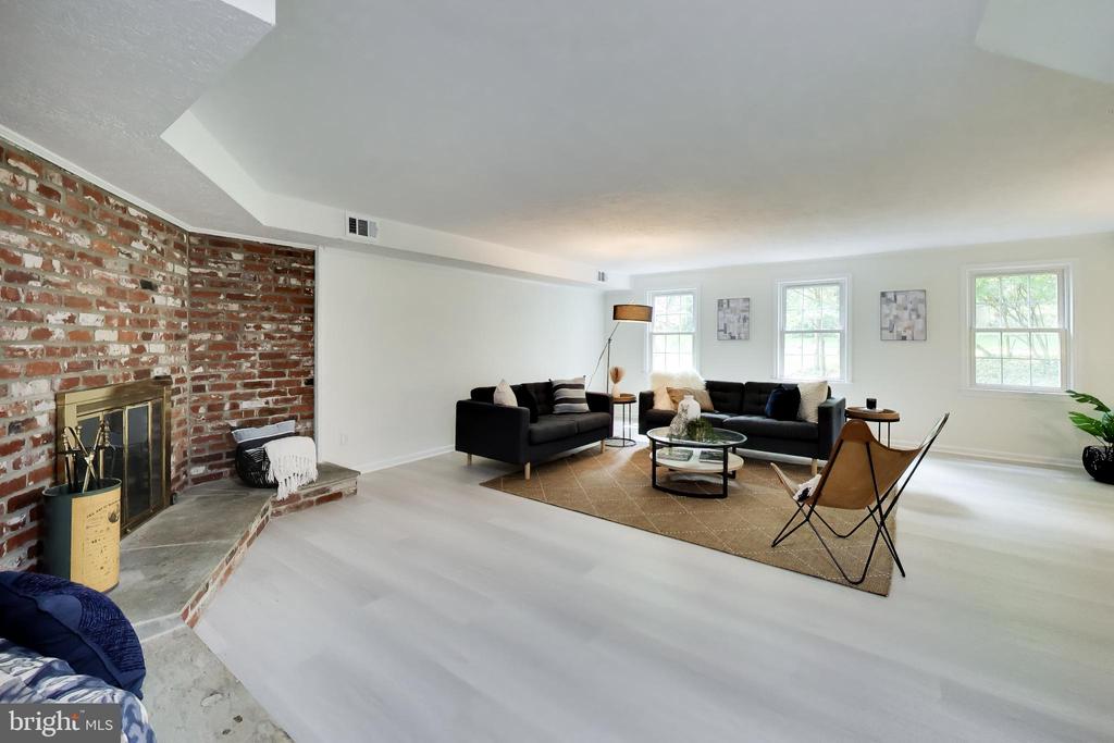 4 ORCHARD WAY N