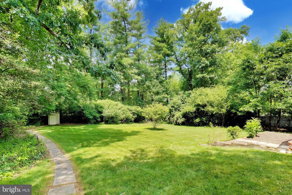 4 ORCHARD WAY N