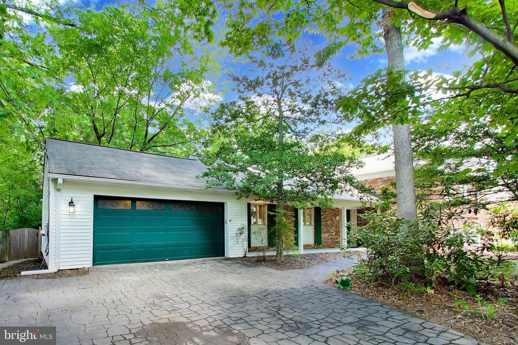4 ORCHARD WAY N