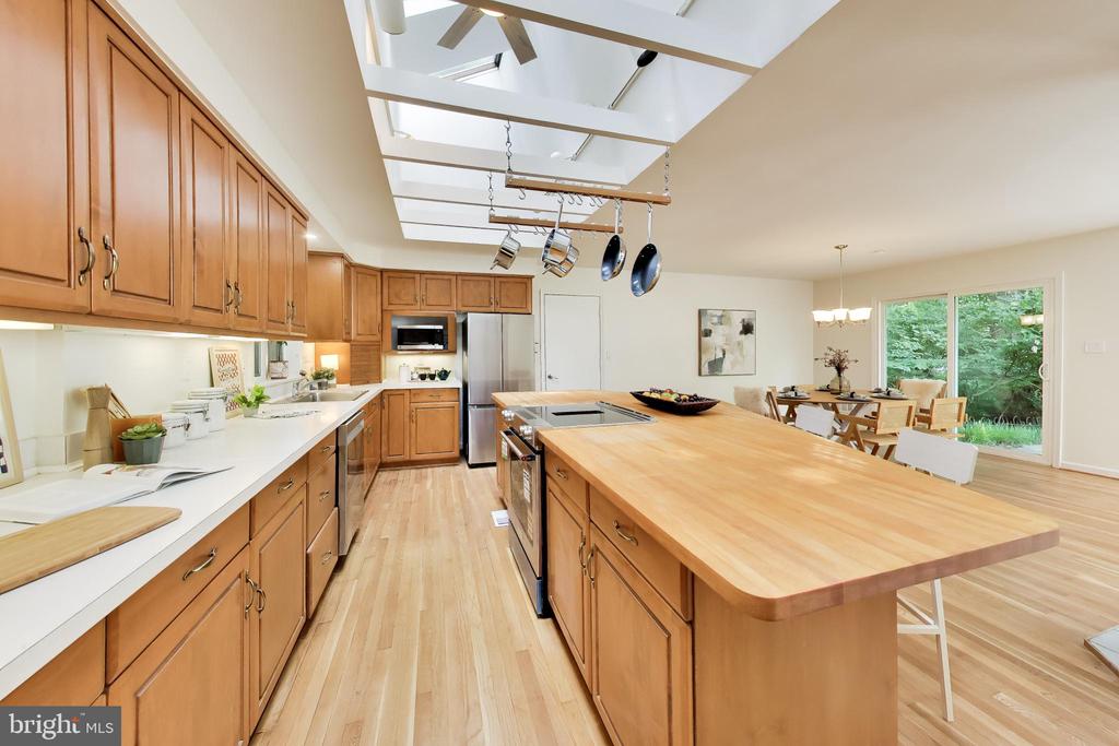 4 ORCHARD WAY N
