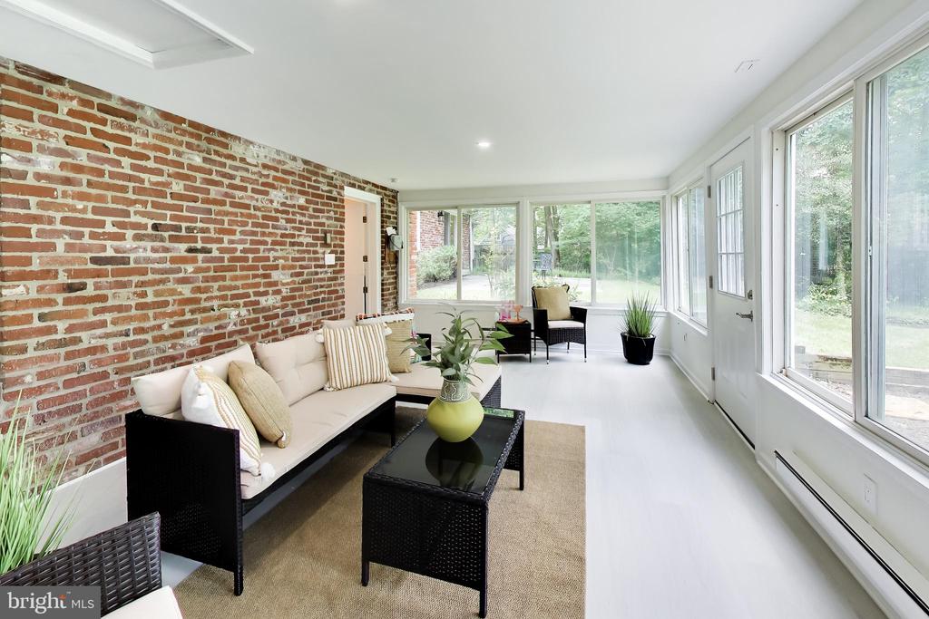 4 ORCHARD WAY N