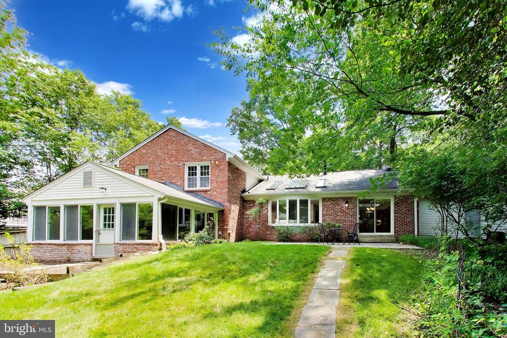 4 ORCHARD WAY N