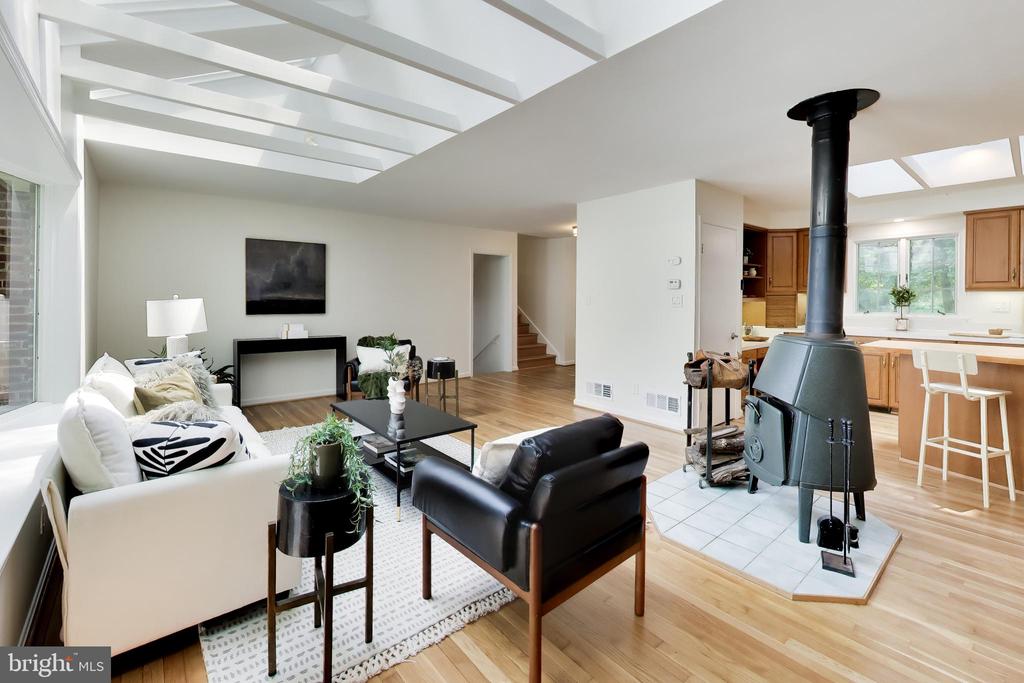 4 ORCHARD WAY N