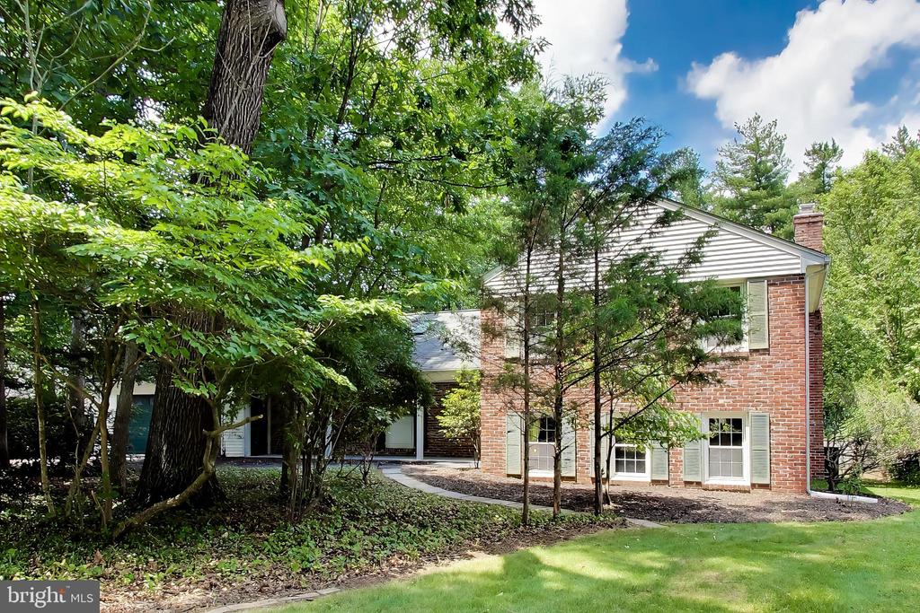 4 ORCHARD WAY N