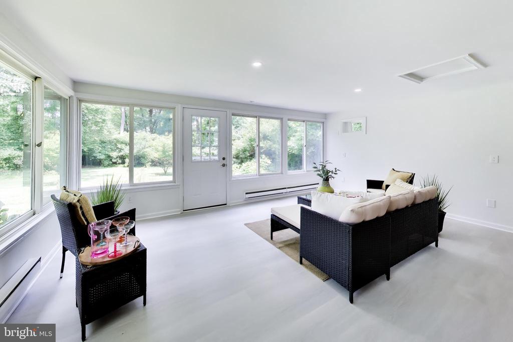 4 ORCHARD WAY N