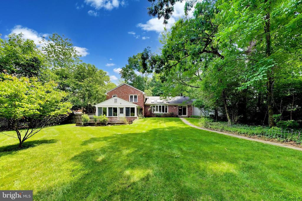 4 ORCHARD WAY N