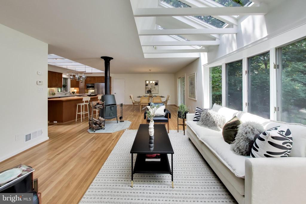 4 ORCHARD WAY N