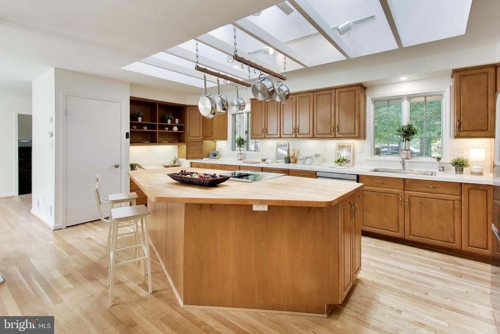 4 ORCHARD WAY N