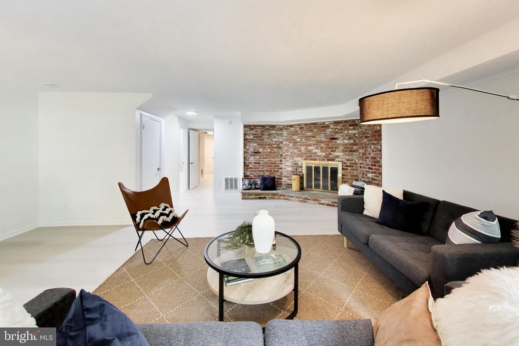 4 ORCHARD WAY N