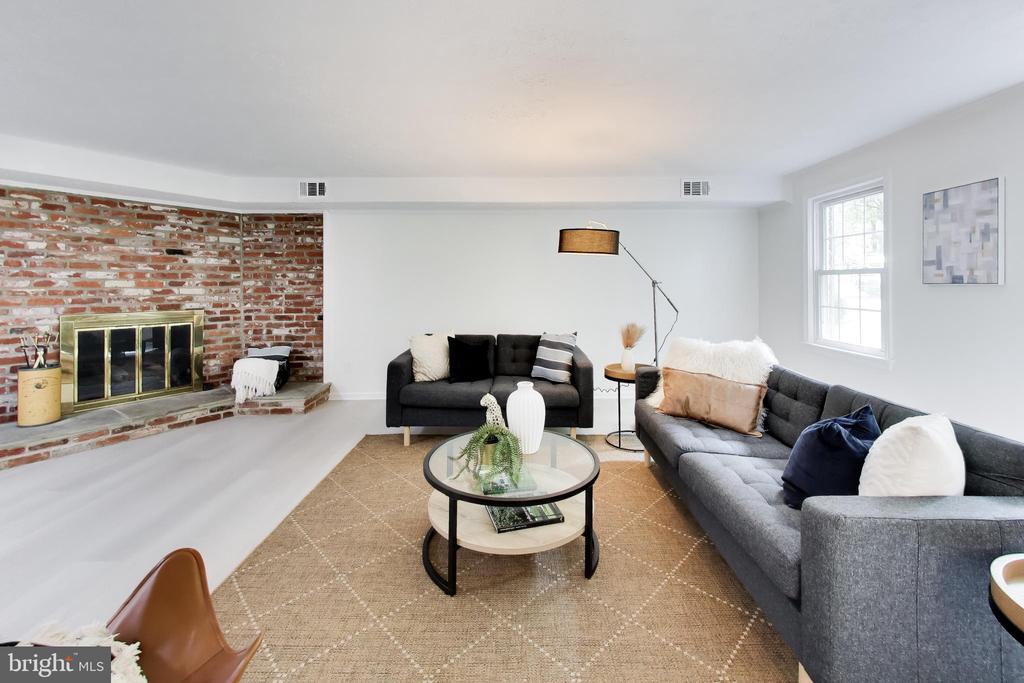 4 ORCHARD WAY N
