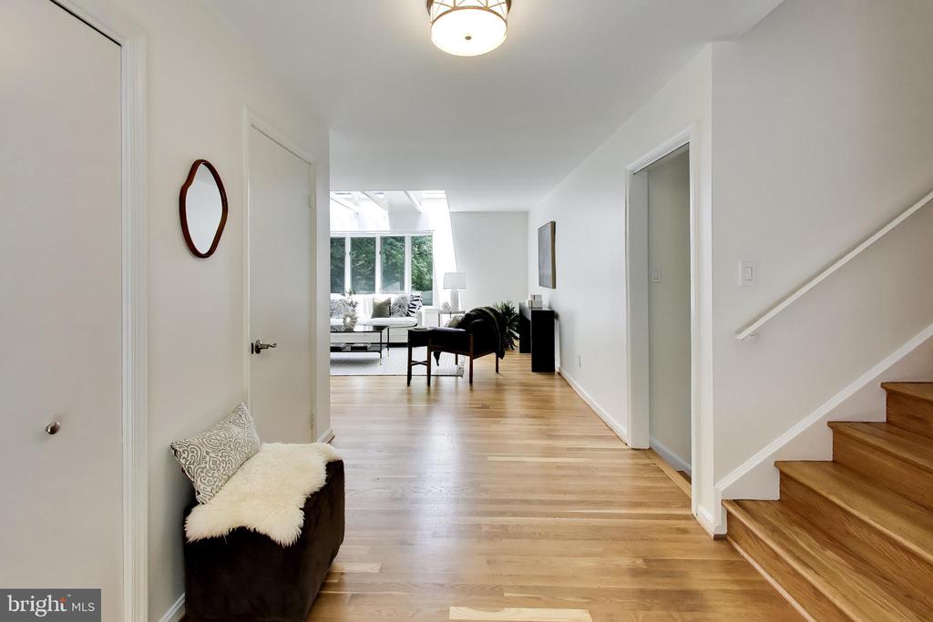 4 ORCHARD WAY N