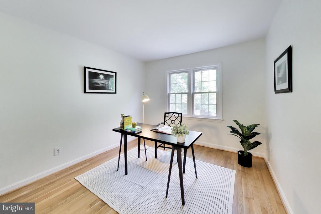 4 ORCHARD WAY N