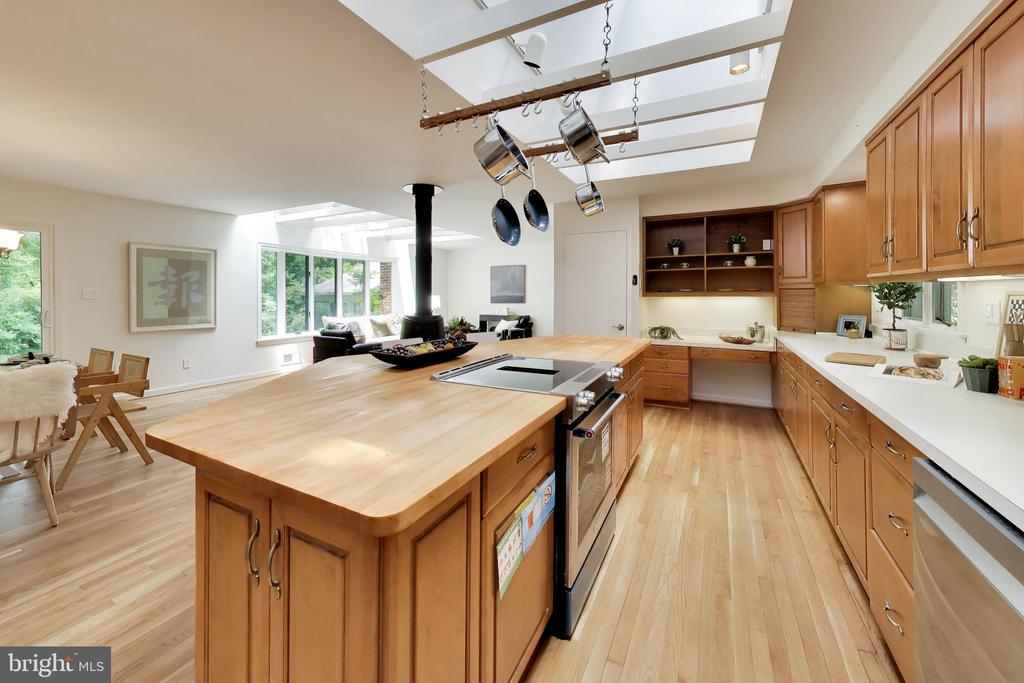 4 ORCHARD WAY N