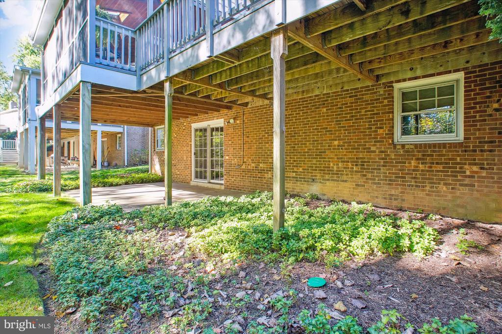 1631 MADDUX LANE