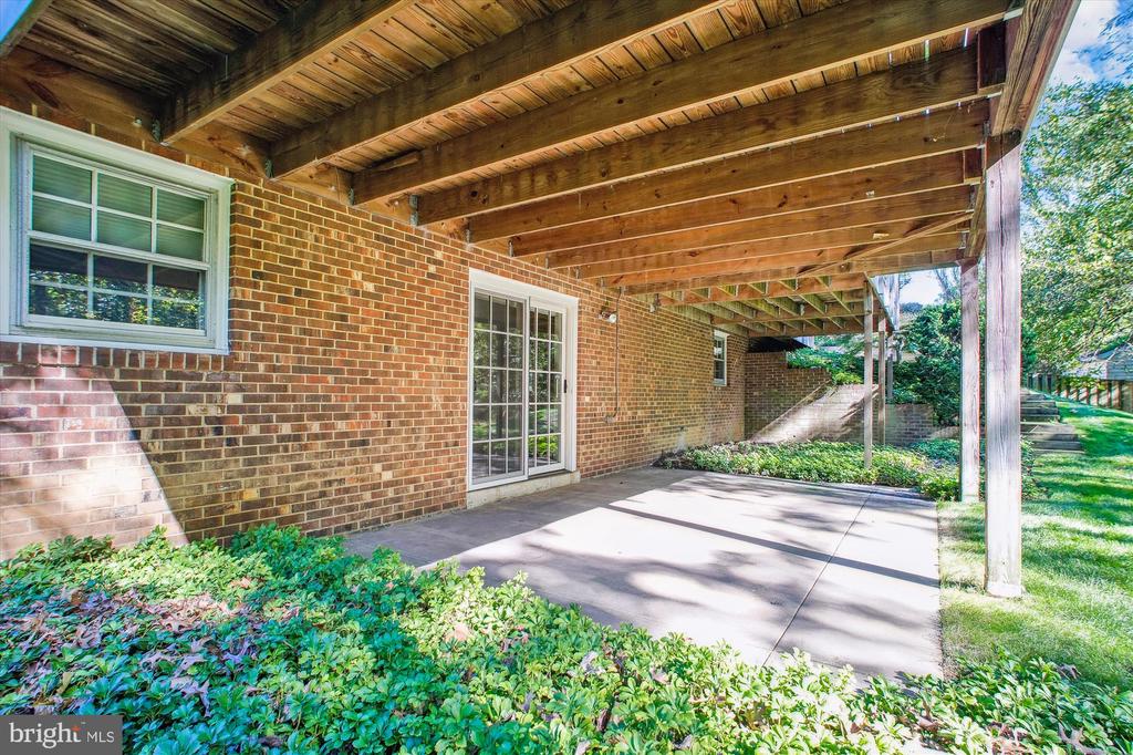 1631 MADDUX LANE