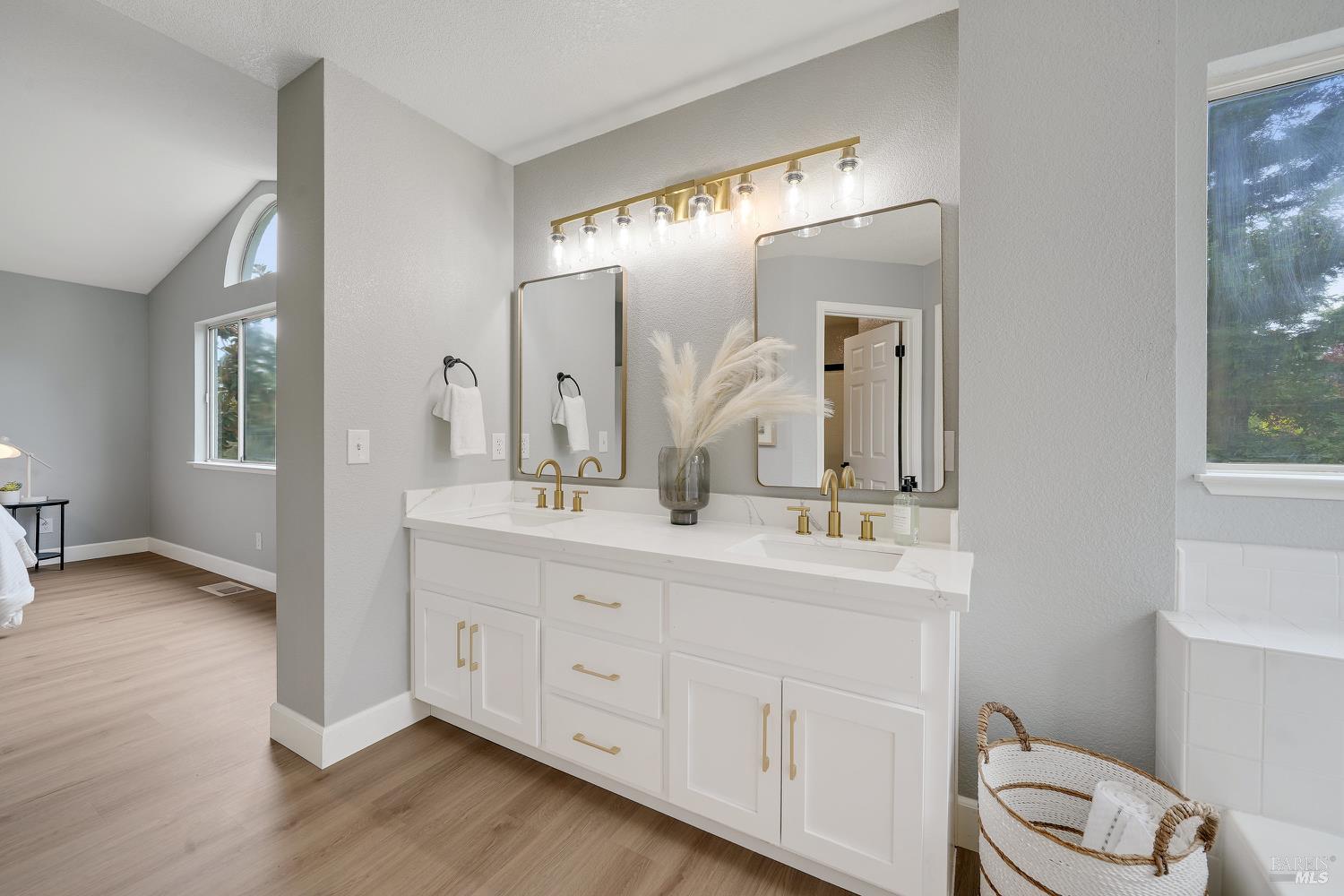 330 Sussex Cir