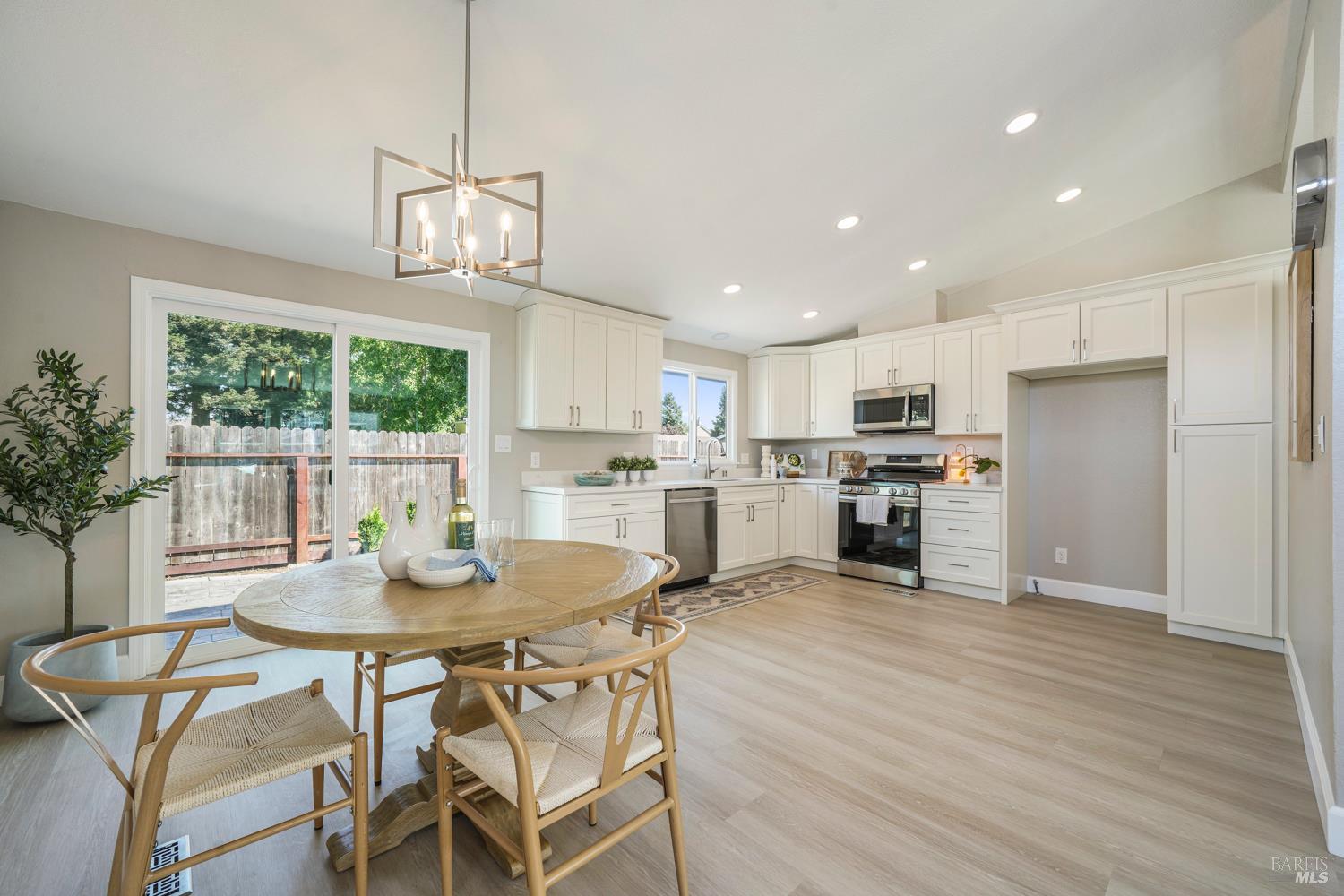 224 Pinecreek Ln