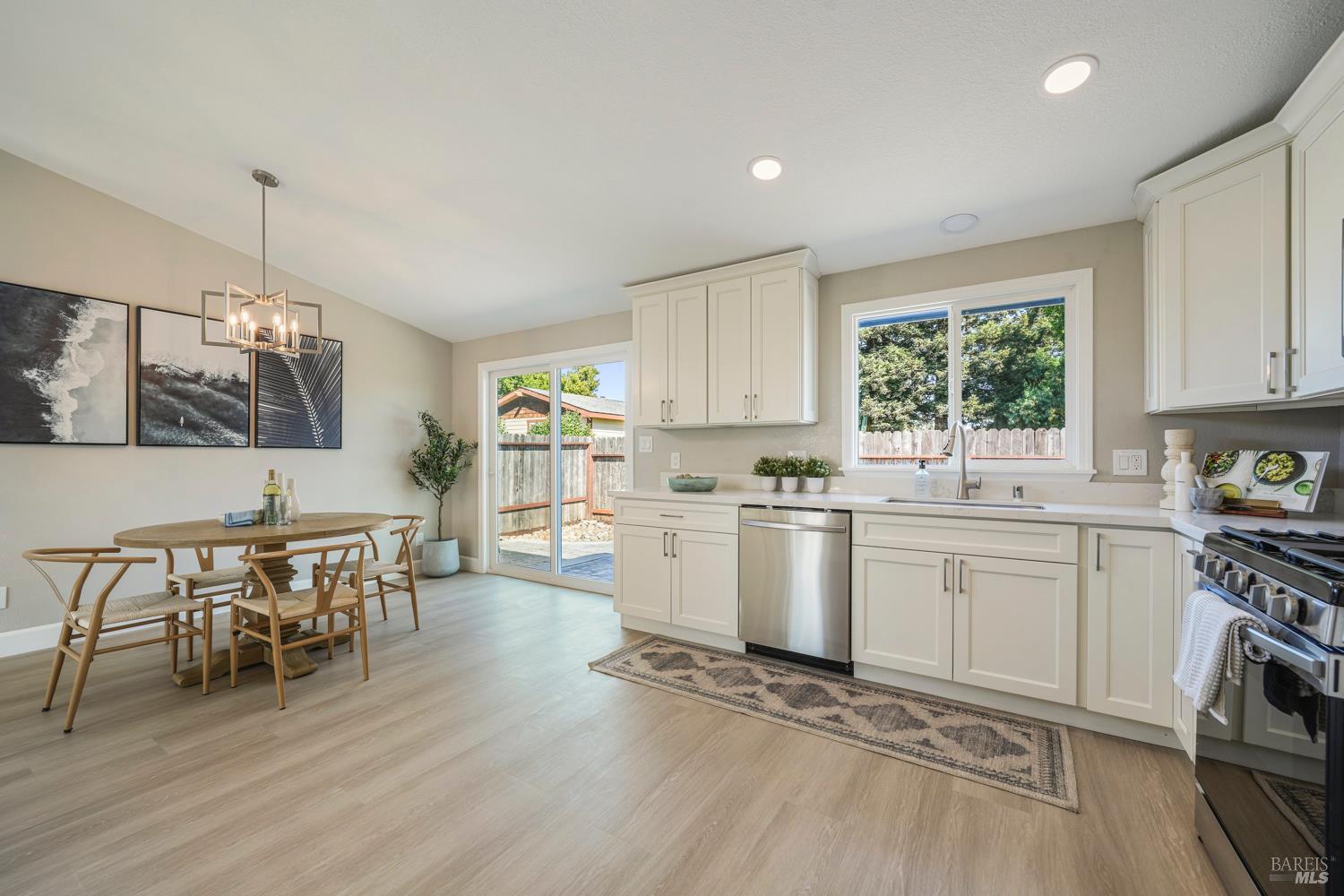 224 Pinecreek Ln