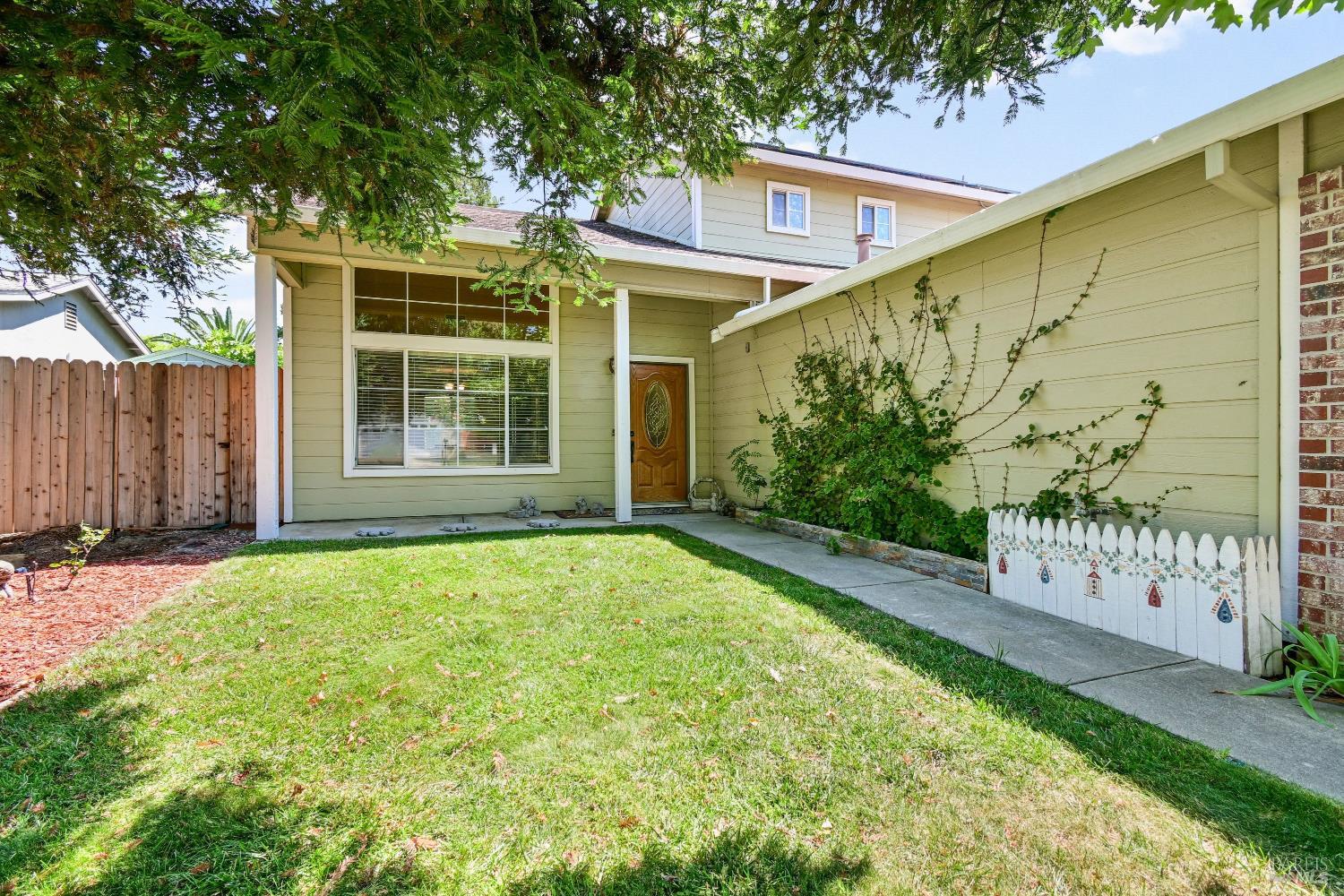 1025 Cinnabar Way