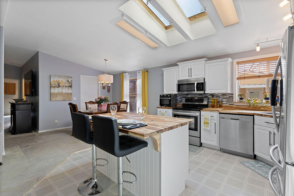 185 NW Harwood Street, SPC 104