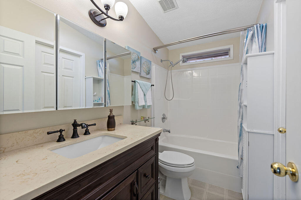 185 NW Harwood Street, SPC 104