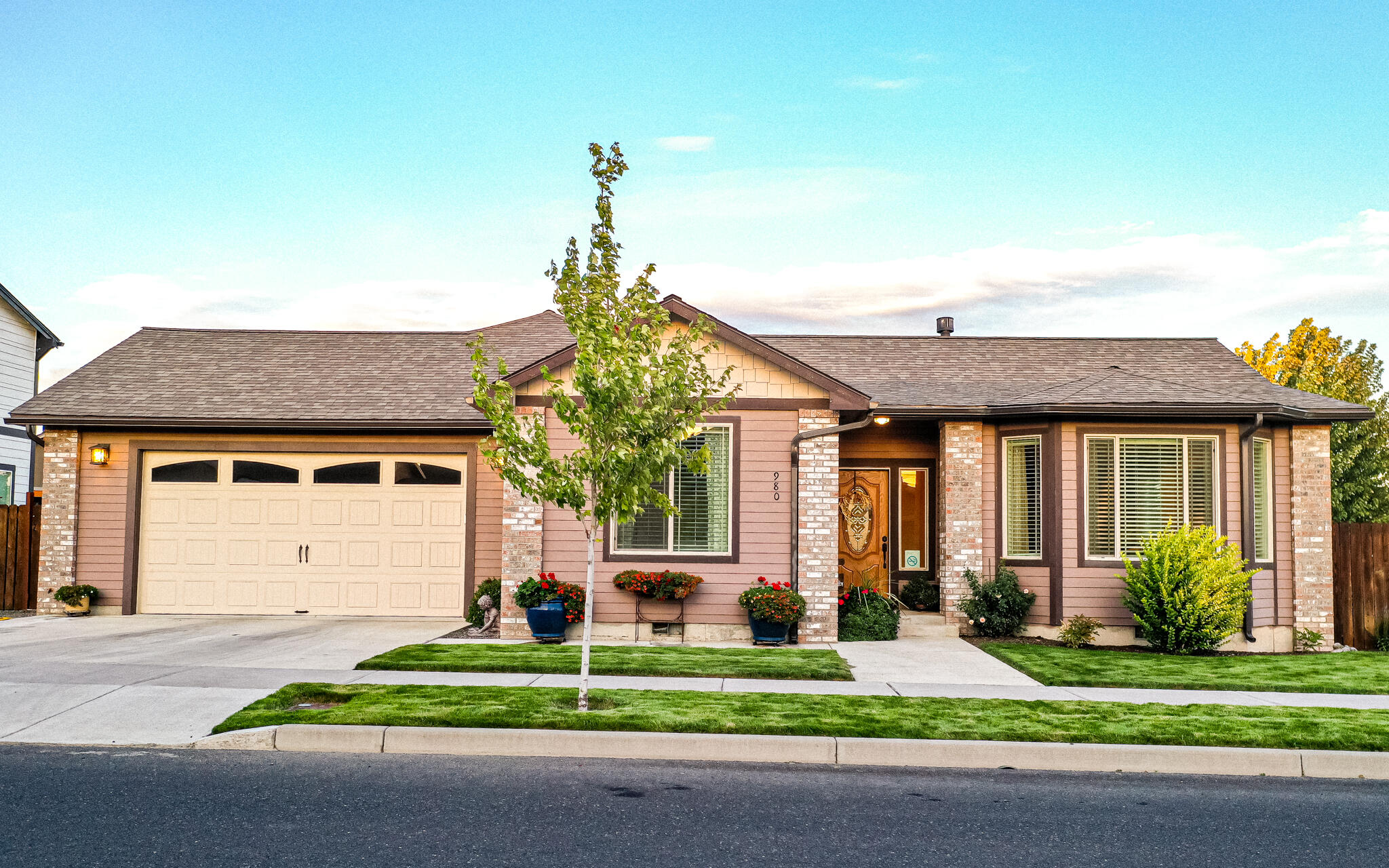 980 NE Whistle Way