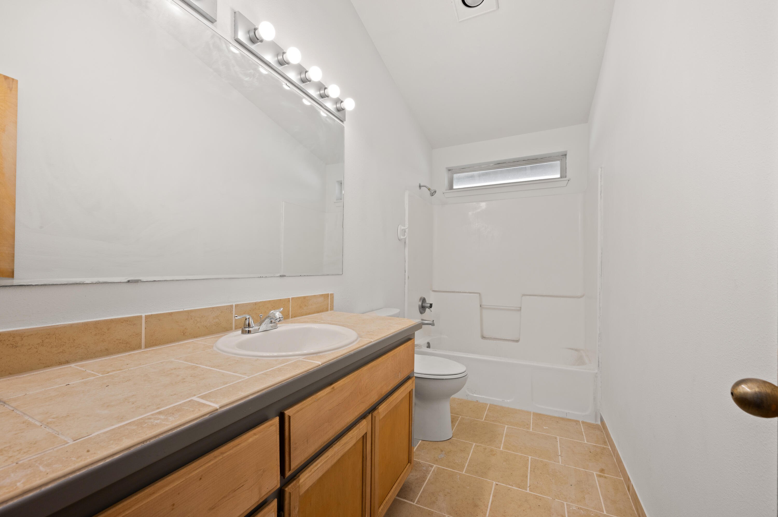 156 NE 9th Street